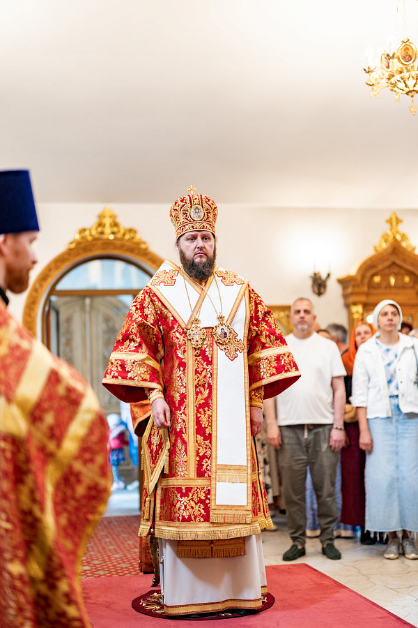 Божественная литургия в храме иконы Божией Матери «Нечаянная Радость» в посёлке санатория «Подмосковье» г.о. Домодедово